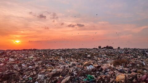 La carrera espacial deja un rastro de basura en órbita... y también en la Tierra La carrera espacial deja un rastro de basura en órbita... y también en la Tierra