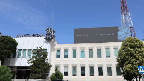 Antena 3 crece y se alza como la TV l&iacute;der absoluta en agosto. Atresmedia reina tambi&eacute;n entre grupos a gran distancia de sus competidores