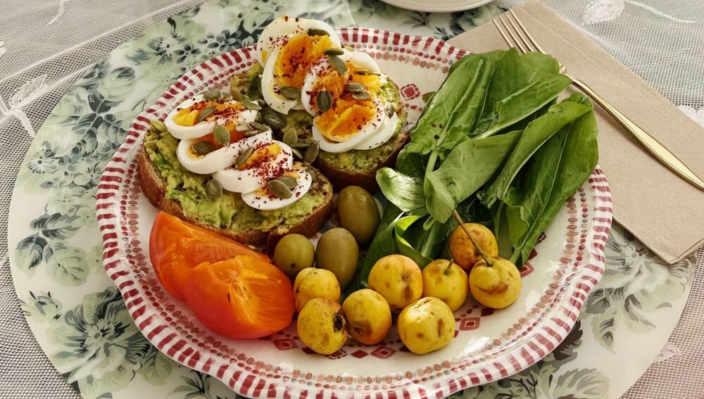 Esta es la dieta que muestra mayores beneficios metabólicos que la mediterránea en personas con obesidad y prediabetes Esta es la dieta que muestra mayores beneficios metabólicos que la mediterránea en personas con obesidad y prediabetes