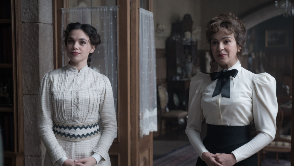 Antena 3 estrena mañana el tercer capítulo de ‘Las hijas de la criada’, lo más visto de la noche del jueves, donde Inés deberá hacer frente a protestas en el aserradero Antena 3 estrena mañana el tercer capítulo de ‘Las hijas de la criada’, lo más visto de la noche del jueves, donde Inés deberá hacer frente a protestas en el aserradero