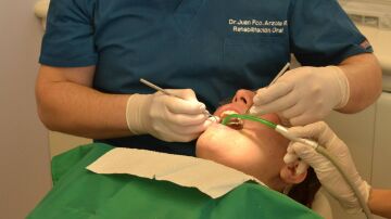 Encías inflamadas en el embarazo: por qué ocurre y qué recomiendan los dentistas para prevenirlo