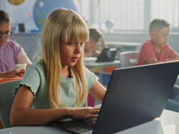 Acceso a la tecnología y hábitos de uso: las dos caras de la brecha digital en las aulas Acceso a la tecnología y hábitos de uso: las dos caras de la brecha digital en las aulas