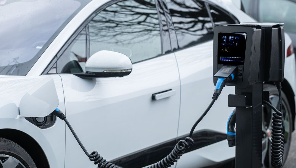 El coche electrificado acelera y lleva las ventas de turismos a máximos de septiembre El coche electrificado acelera y lleva las ventas de turismos a máximos de septiembre