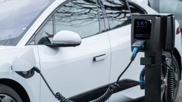 El coche electrificado acelera y lleva las ventas de turismos a máximos de septiembre