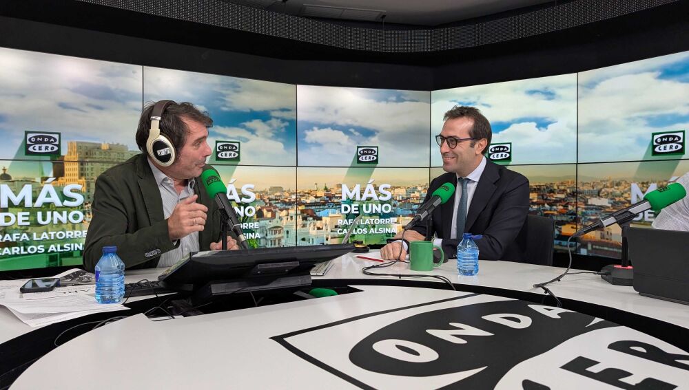 Carlos Cuerpo, con Rafa Latorre en Más de uno. Carlos Cuerpo, con Rafa Latorre en Más de uno.